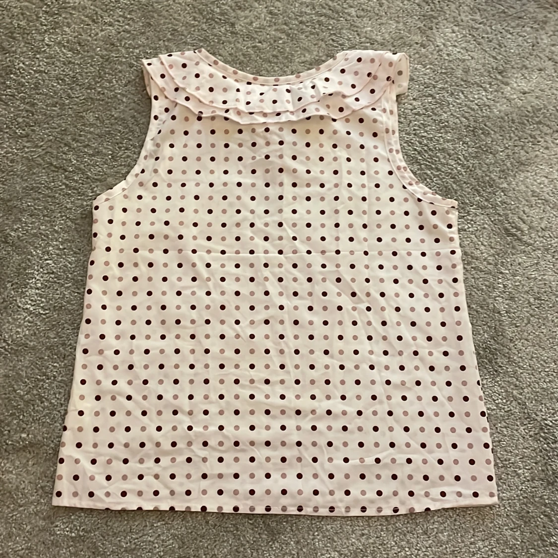 Prickig blus med rosett - 2