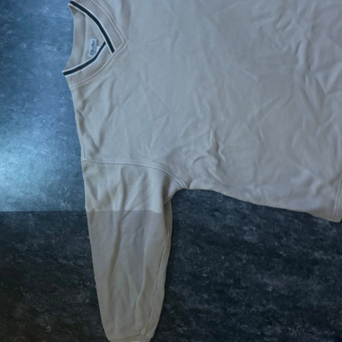 Beige v-ringad tröja från Van Heusen - 1