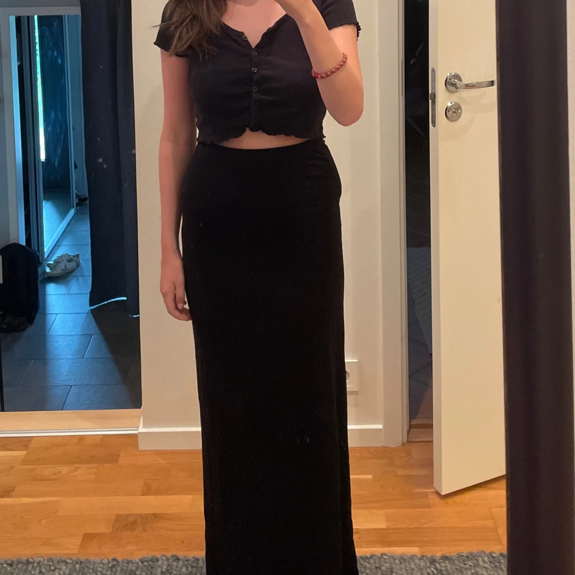 Svart långkjol i stretchigt tyg