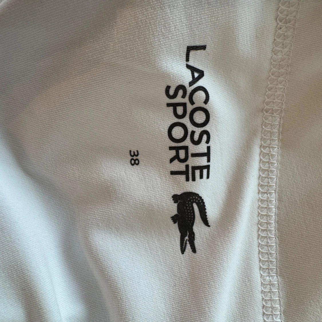 Vit plisserad kjol från Lacoste Sport - 2