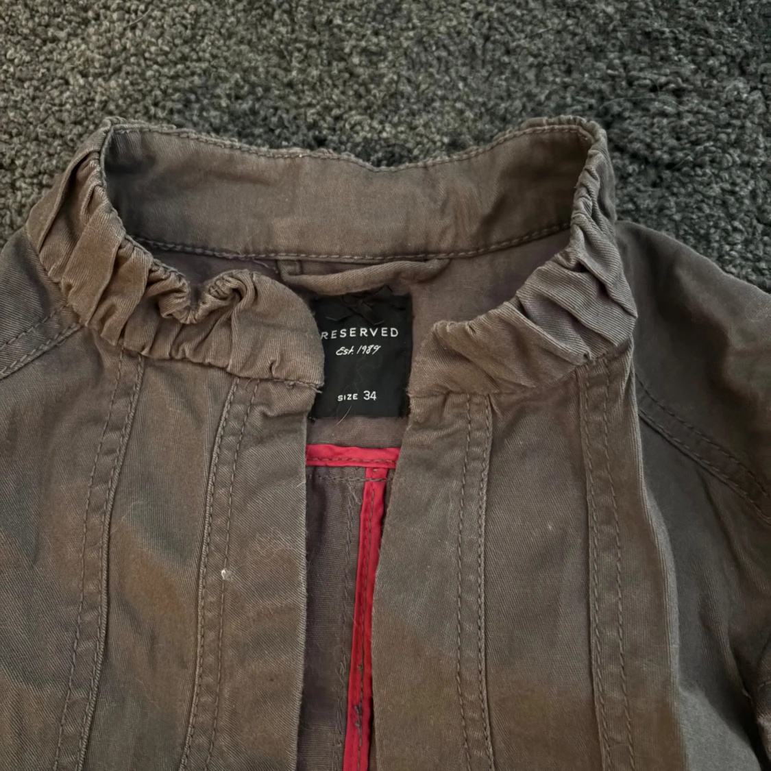 Brun bolero med rynkad krage Reserved - 1