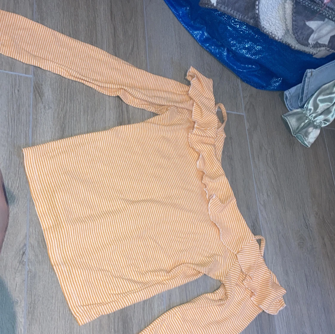 Gul- och vitrandig offshoulder-top från Gina Tricot - 3