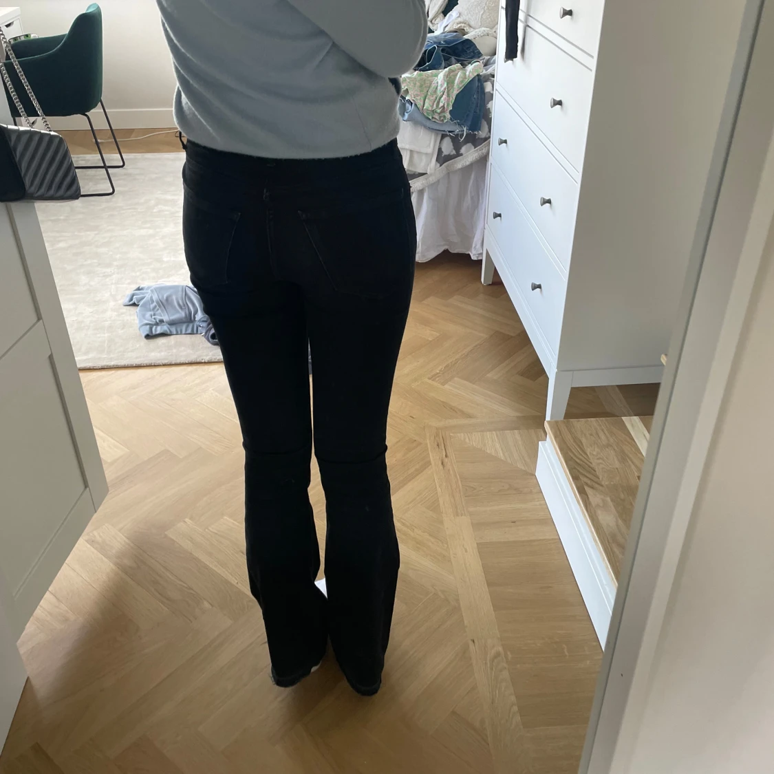 Svarta bootcut jeans - 1