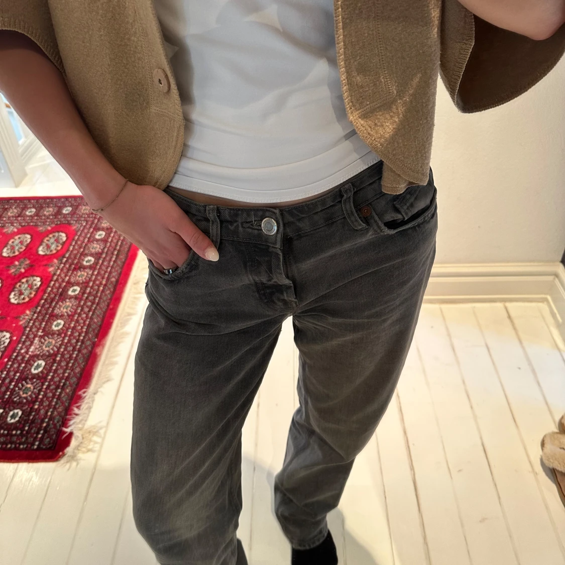 Grå Lågmidjade raka jeans   - 1