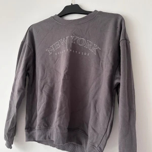 Långärmad tröja - Tröja, skrynklig pga allt legat i påsar