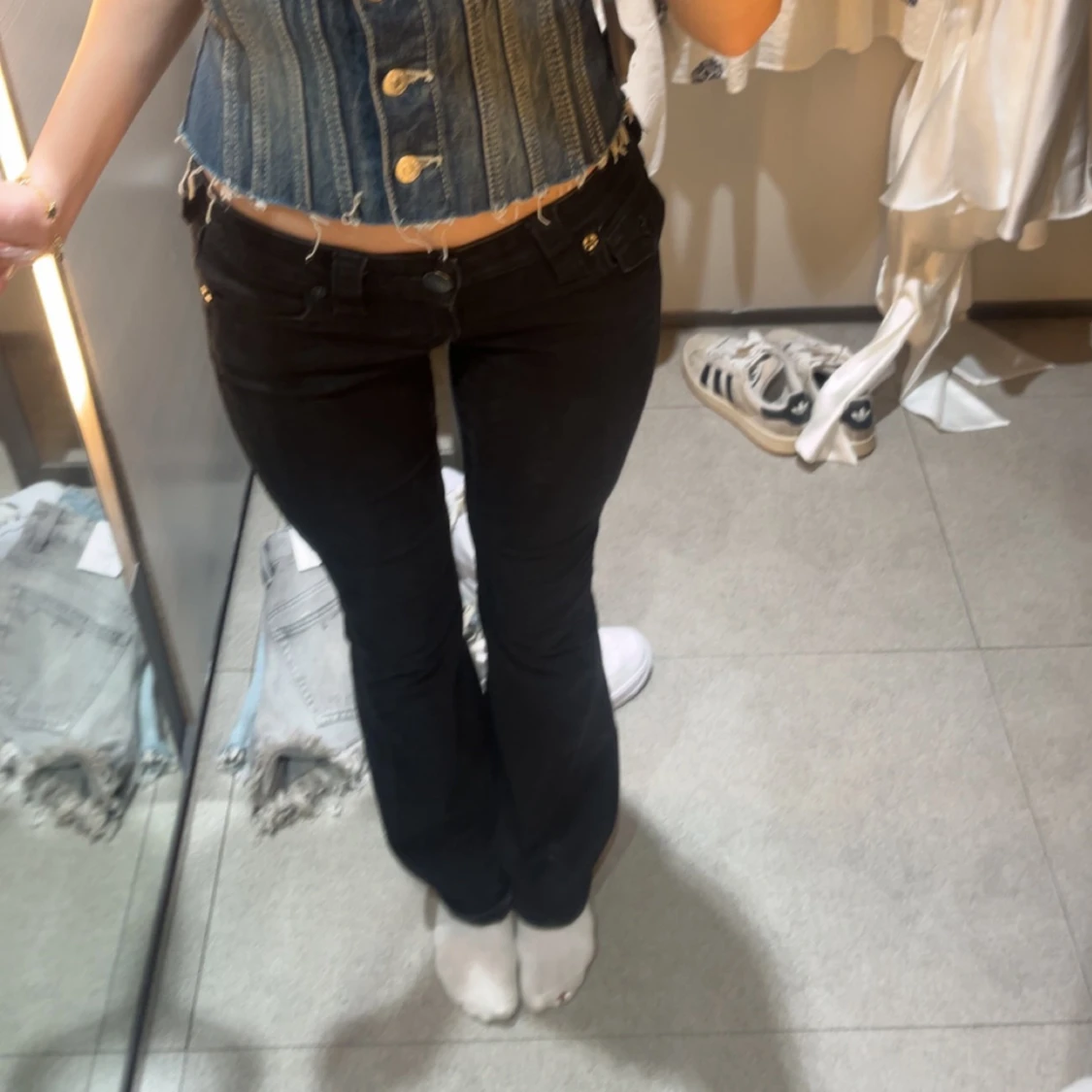 Svarta bootcut True Religion jeans - 1