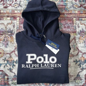 Ralph Lauren Hoodie  - Ralph Lauren Hoodie I Storlek L⚜️HELT NY, perfekt nu till våren och sommarkvällar|Kontakta vid minsta fråga🛎️