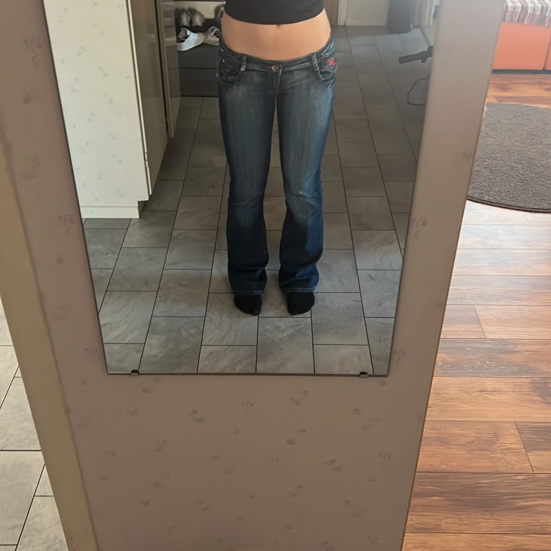 Blå lågmidjade bootcut jeans