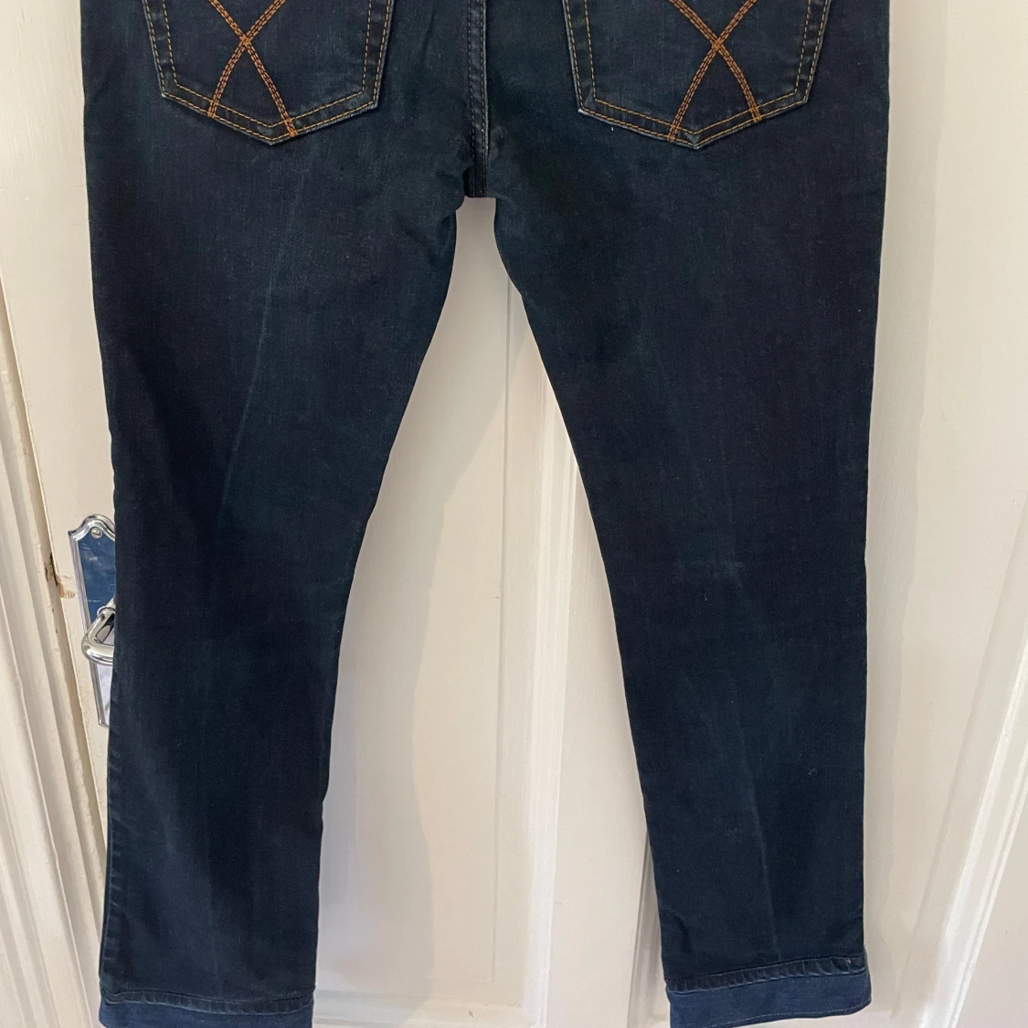 Mörkblå jeansbyxor  - 1