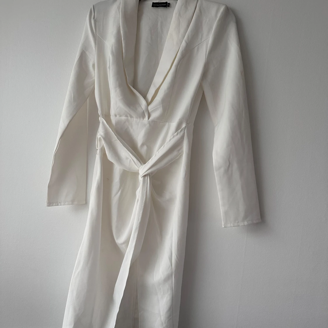 Vit långklänning med bälte