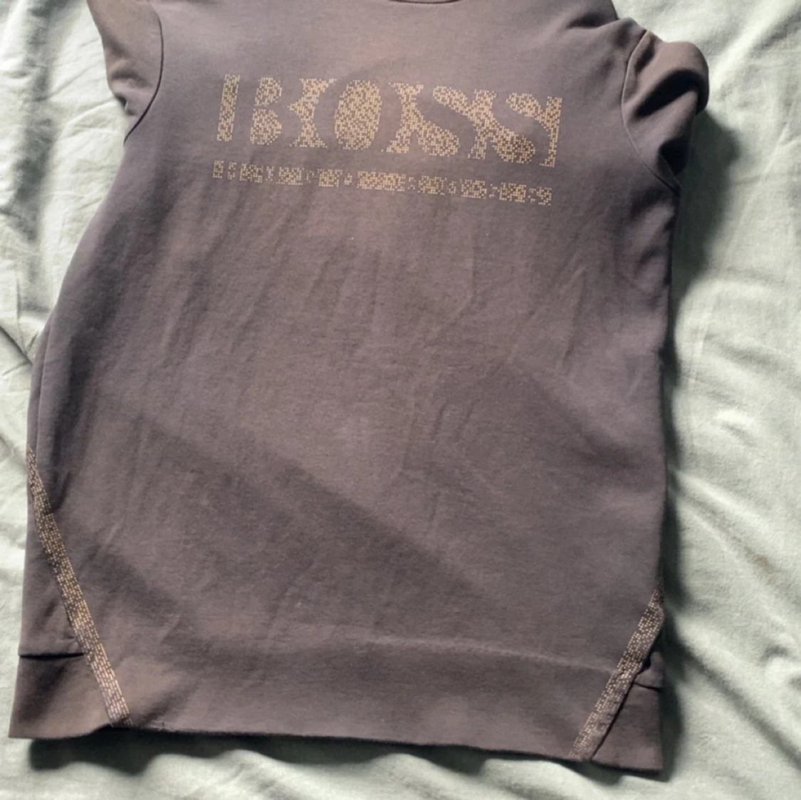 Grå BOSS tröja med glitterdetaljer - 1