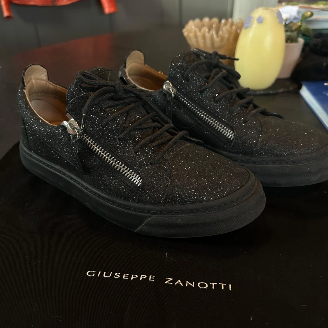 Svarta glittriga sneakers från Giuseppe Zanotti