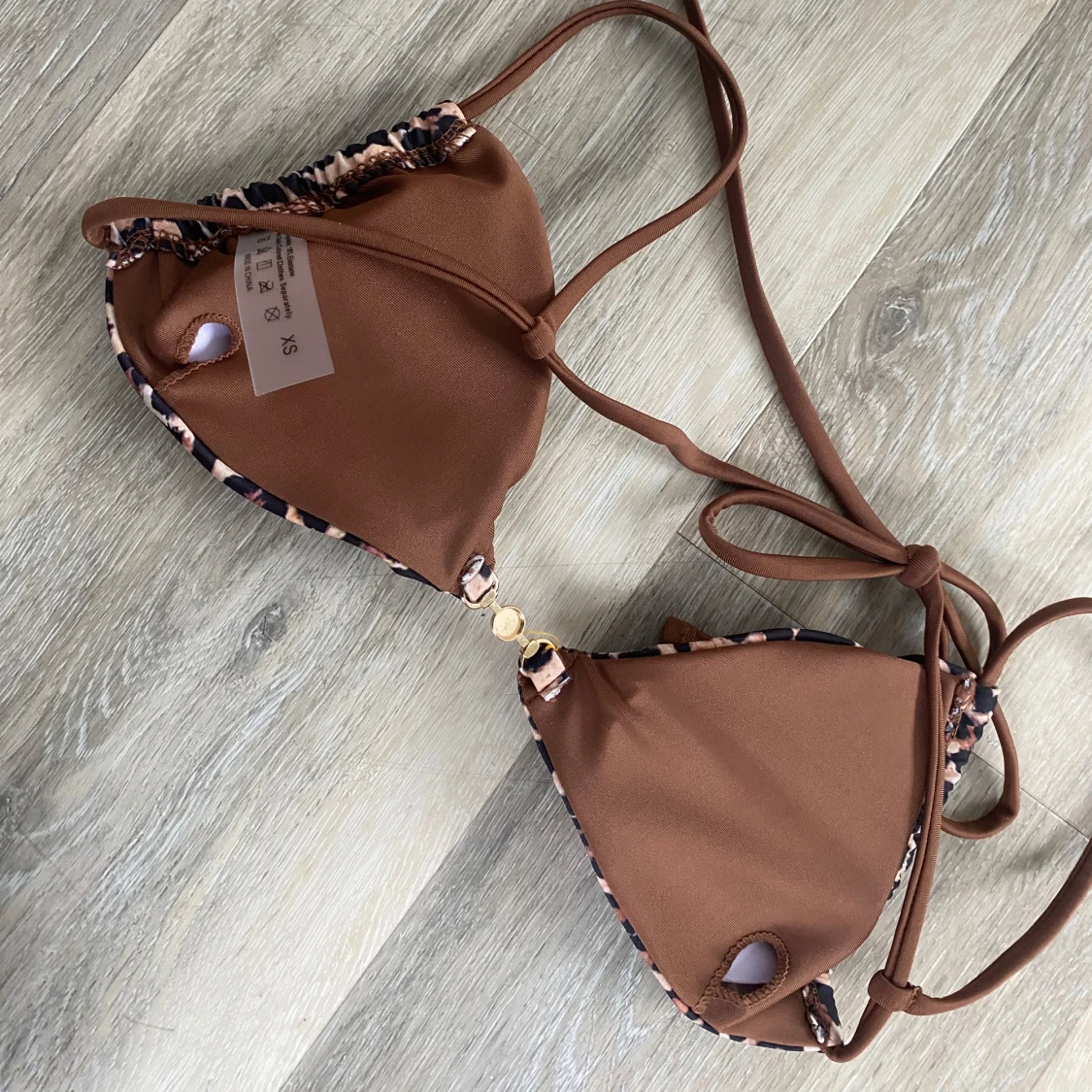 Leopardmönstrad bikini med knyt - 1