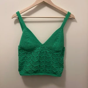Sommar topp  - Croppad topp från Zara i storlek S (passar XS) 💓 fint skick 💘50kr+frakt