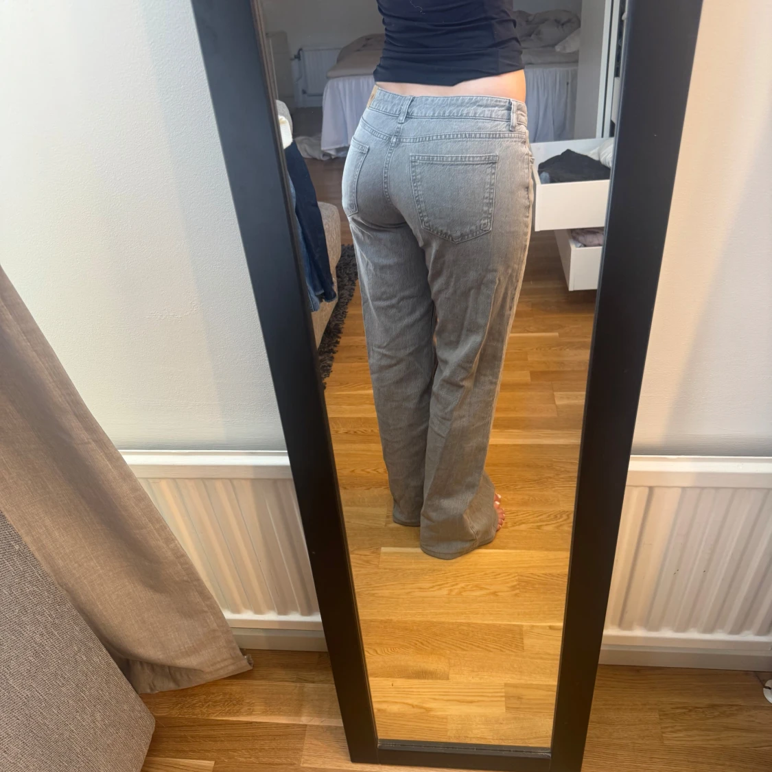 Gråa b jeans med låg midja - 3