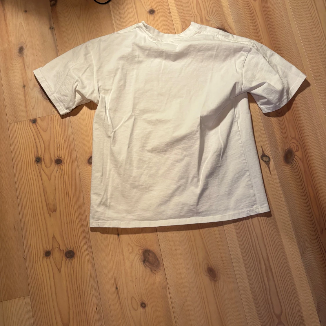Vit t-shirt från Maison Margiela passar L och XL - 1
