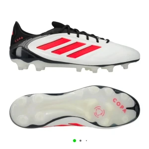 Adidas copa pure ELITE  - ADIDAS COPA PURE ELITE III AG PURE VICTORY - VIT/LUCID RED/SVART Helt oanvända med prislapp och skolådan  Storlek: 40 Nypris: 2899kr  Varunummer: 376740