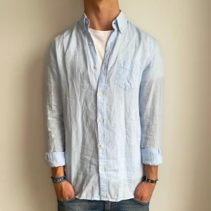 Massimo Dutti Linneskjorta  - Extremt snygg o stilren linneskjorta | Strl - S | Skick - 9/10 | Nypris - ca 800kr | Pris ej hugget i sten | För ytterligare frågor är det bara att skriva 🗣️