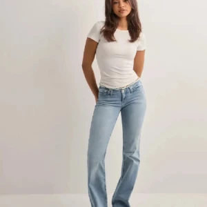 No waist jeans  - Säljer nellys no waist jeans som. Helt nya storlek 36, aldrig använda men kan inte längre lämna tillbaka 🥰