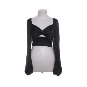 Svart omlottopp med knyt och lång ärm - Super snygg festtopp!!!💞💞💞