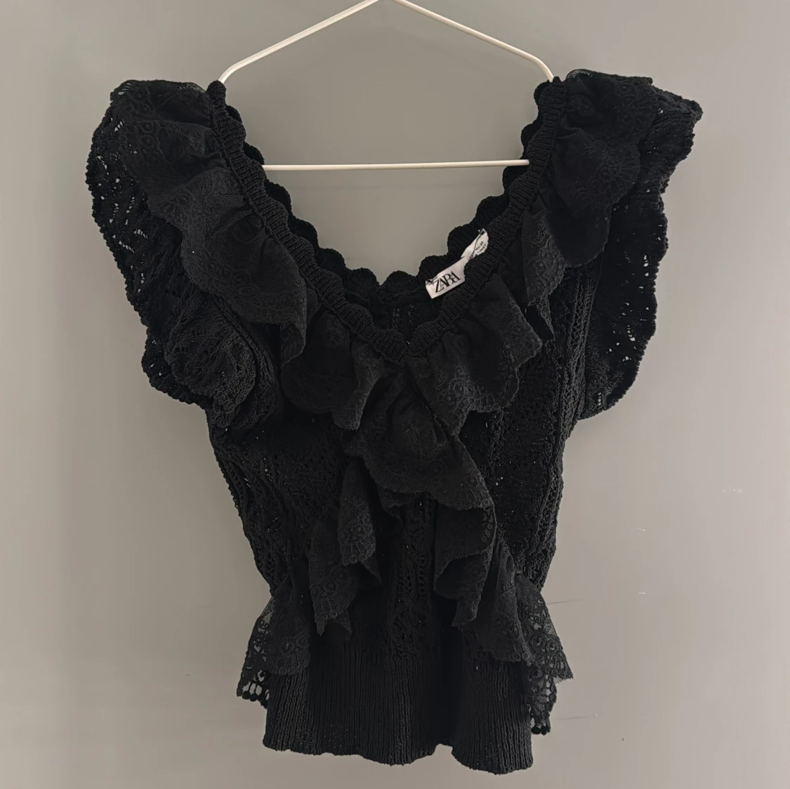 Svart volangblus från Zara