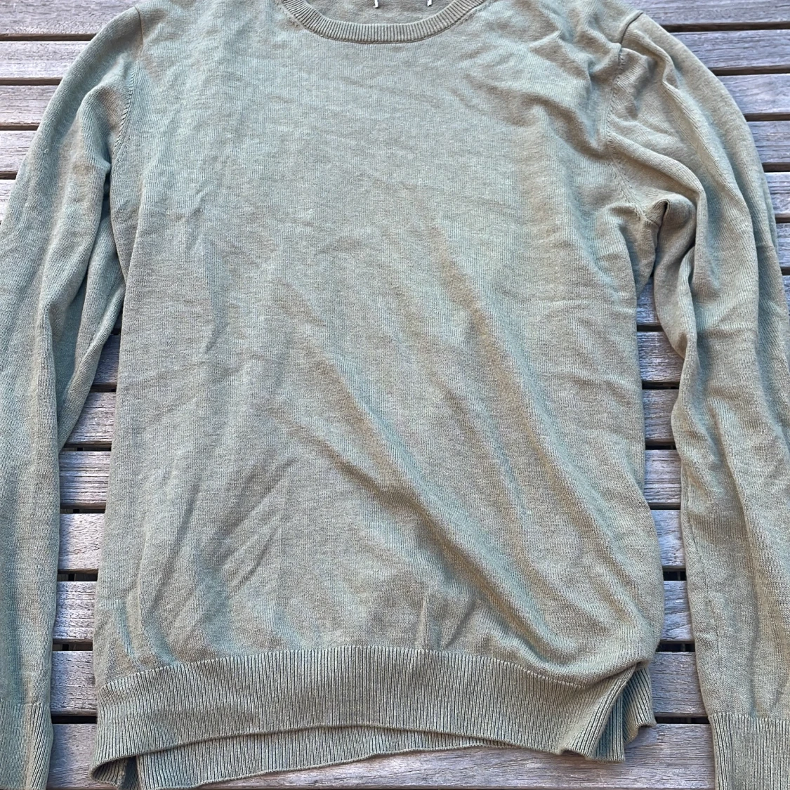 Ljusgrön stickad tröja med rund hals