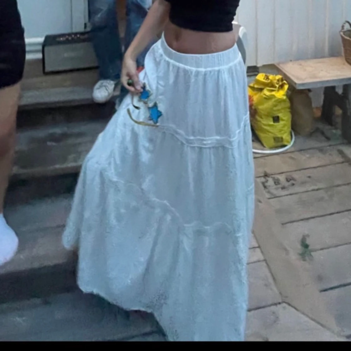 Vit långkjol med volanger - 1