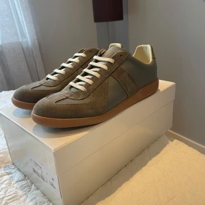 Maison Margiela Gats - Säljer ett par tvärfeta ljusgröna Margiela gats • storlek 41 • skick 9/10 • skriv vid minsta fundering!