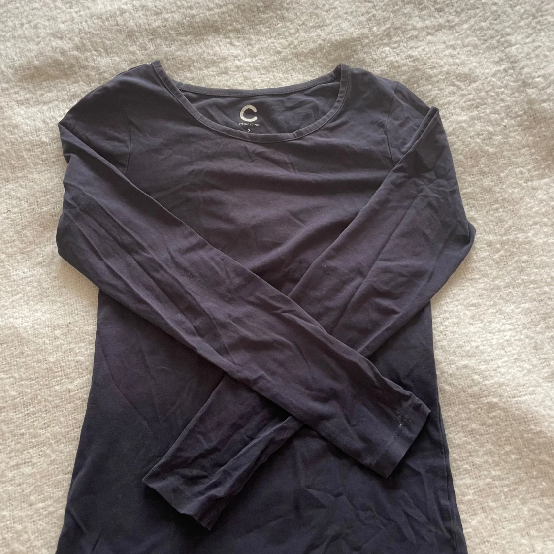 Mörkblå långärmad tröja från Cubus