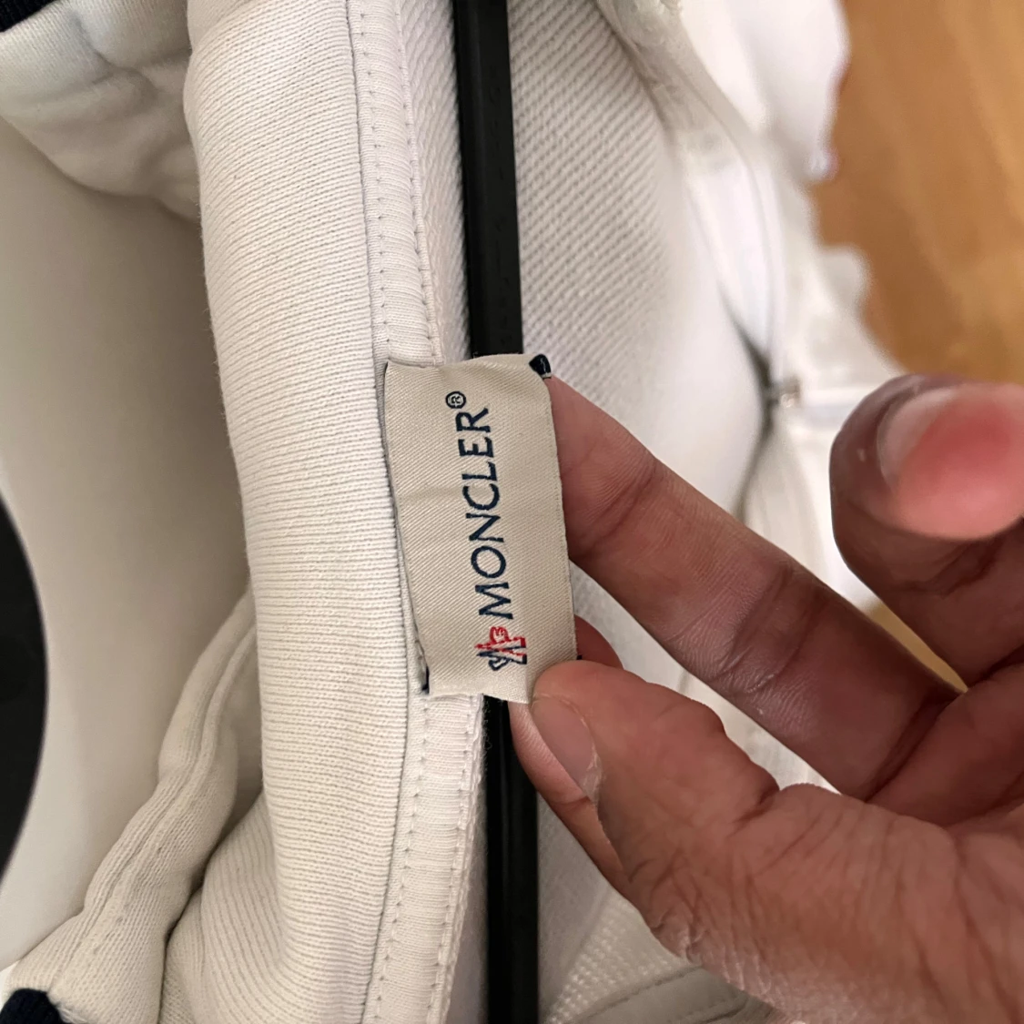 Vit hoodie från Moncler med dragkedja - 2