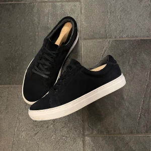 Vagabond skor - Vagabond skor i storlek 40. I fint skick. Färg/marinblå. Skriv gärna vid funderingar 