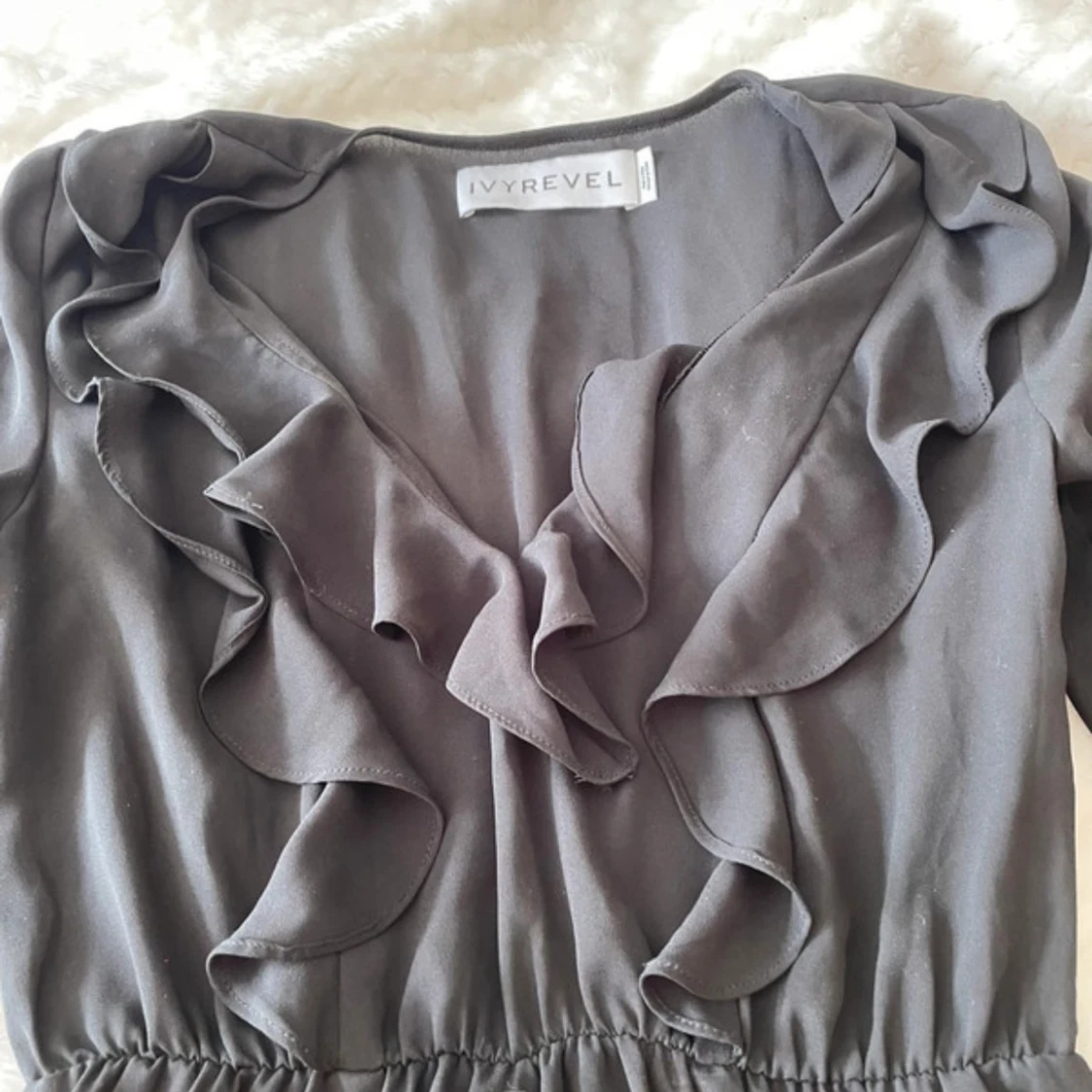 Svart volangklänning Ivyrevel - 1