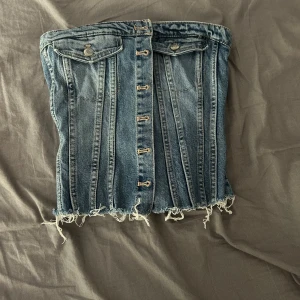 Denim tub topp - Jätte fin denim tub topp som passar perfekt till fest, använd endast 1 gång