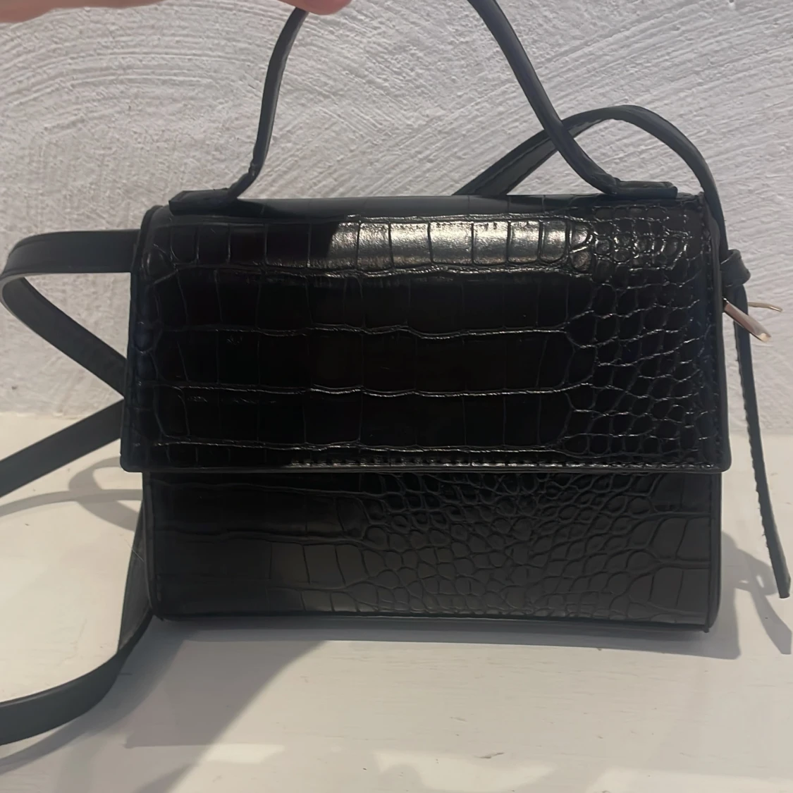 Svart axelbandsväska 