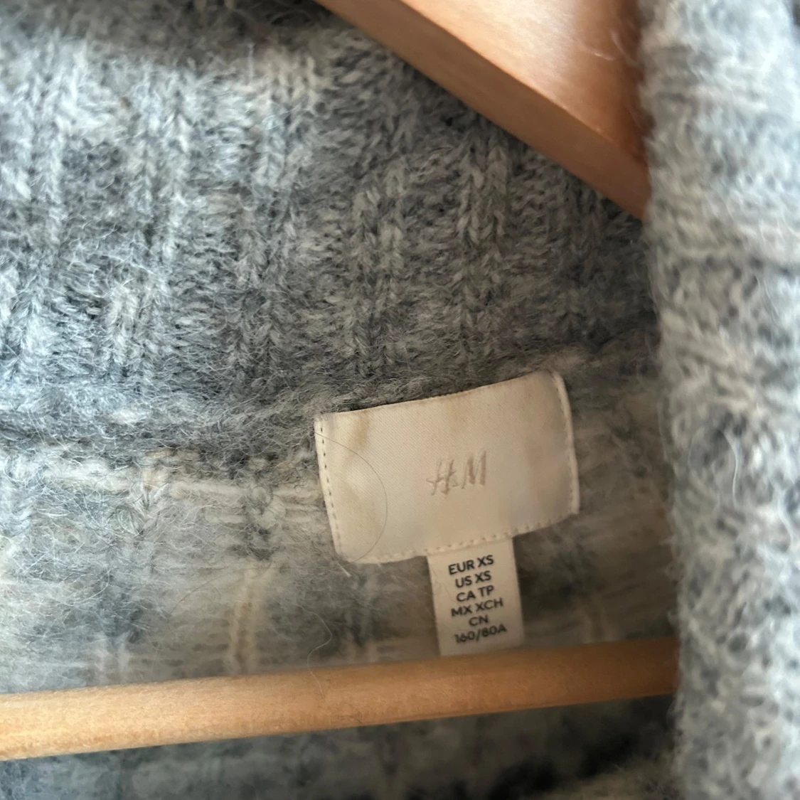 Grå polotröja med mönster från H&M - 2