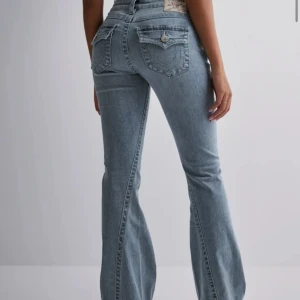 True religion jeans - Byta mot st W27? Jättesnygga slutsålda True religion jeans modellen Joey low Rise Flare st W28. Använda 1 gång säljer då de är för stora💕