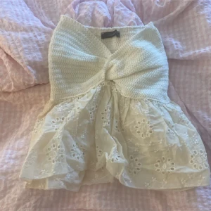 Tub topp - Trendig creme/vit tub topp ifrån Nisan ❤️ endast använd 2 gånger 