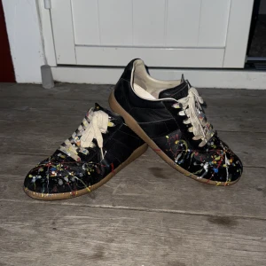 Intressekoll Maison margiela gats - Kollar om jag kan få något bra pris för dom här nu när jag inte använder de så mycket längre, byten kan också vara intressant så kom med de ni har. Det är lite smutsiga på bild