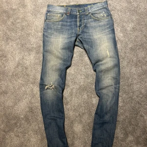 Dondup Jeans  - Riktigt feta Dondup jeans från italien | Skick: 9/10 | Storlek: 32 | Nypris | 2199kr | Passform: Slim Fit |
