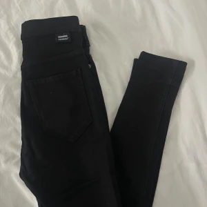 Dr denim byxor  - Knappt använda dr denim byxor med hög midja 