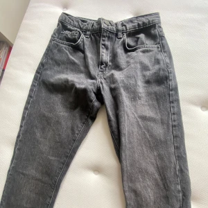 Svarta jeans från Woodbird - Snygga svarta jeans från woodbird str 26-30