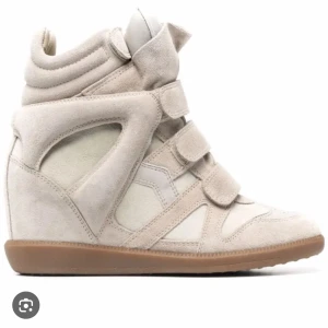 Isabel Marant wedge sneakers beige & svart - Söker beige och svarta Isabell marant skor i storlek 36, köper max för 4000 för båda 