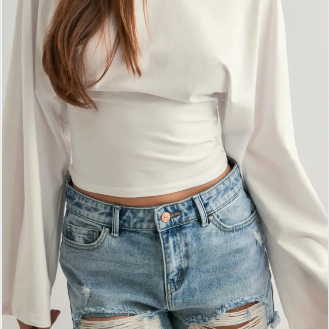 Vit långärmad topp med vida ärmar - 4