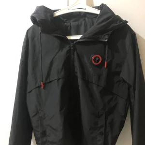 Trapstar windbreaker - Trapstar windbreaker. Bra skick passar perfekt till våren/sommaren 