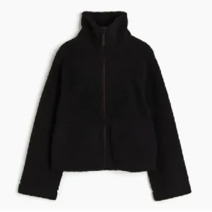 Teddyjacka - Slutsåld teddyjacka från H&M, Nyskick!! Passar mig i längden som är 175cm