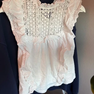 Vit sommartopp - Supersött linne i mycket bra skick!❤️