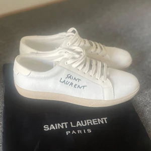 BYTE Saint Laurent - Tar helst byten på dessa Saint Laurent skor köpta här på Plick för någon månad sedan. Säljer/ Byter pga storleken 
