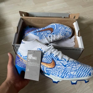 Nike elite fotbollsskor - Även kända som ”Cristiano Ronaldos skor” köpta här på plick. Helt nya aldrig använda 