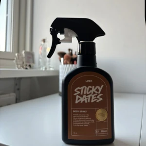 Sticky dates  - God body mist från lush. Luktar sjukt gott. 