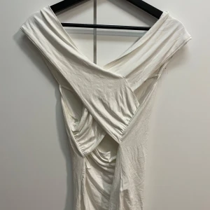 Topp - En topp från Gina tricot. Använt den typ 2 gånger men är som ny